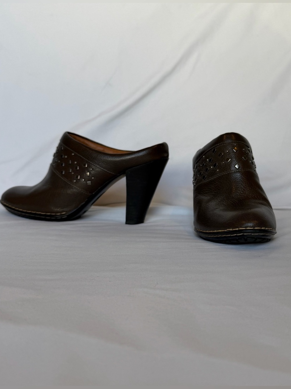 Sofft Women’s Brown Leather Studded Mule Clogs Block Heel Slip On Size 9 New